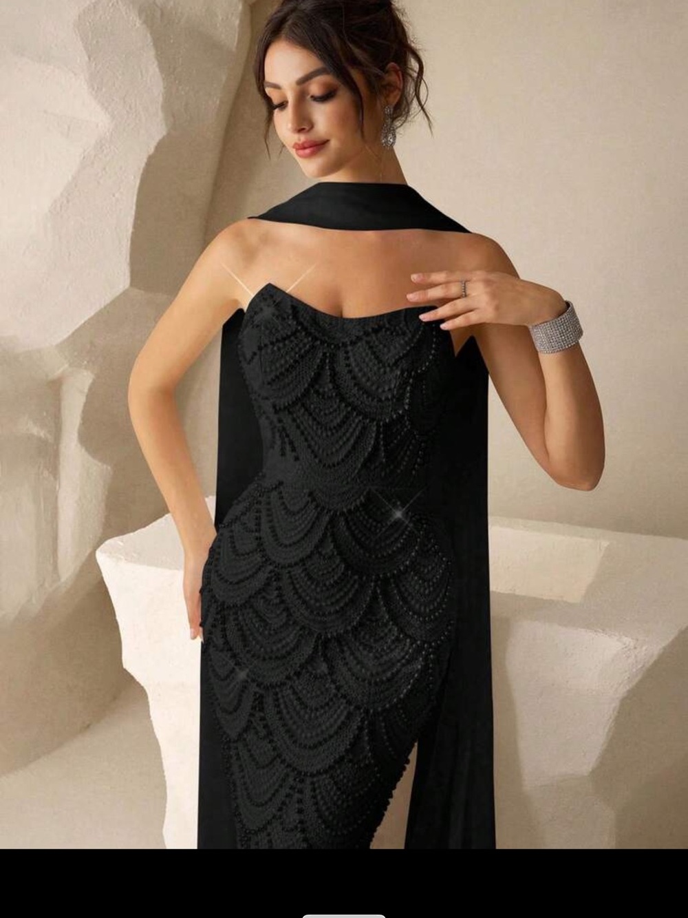 Elegant Black Strapless Evening Dress with Draped Scarf